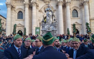 Festa del Patrocinio di Santa Lucia: a Siracusa, il 3 Maggio, Pontificale con il vescovo Salvatore Rumeo e lancio delle colombe in piazza Duomo