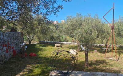 Oltre 100 opere d’arte tra ulivi e carrubi. A Canicattini Bagni si inaugura il Parco Sculture “Giardino Bianco”