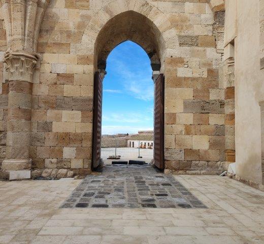 Castello-Maniace-SR-Portale-di-ingresso-con-pietra-lavica