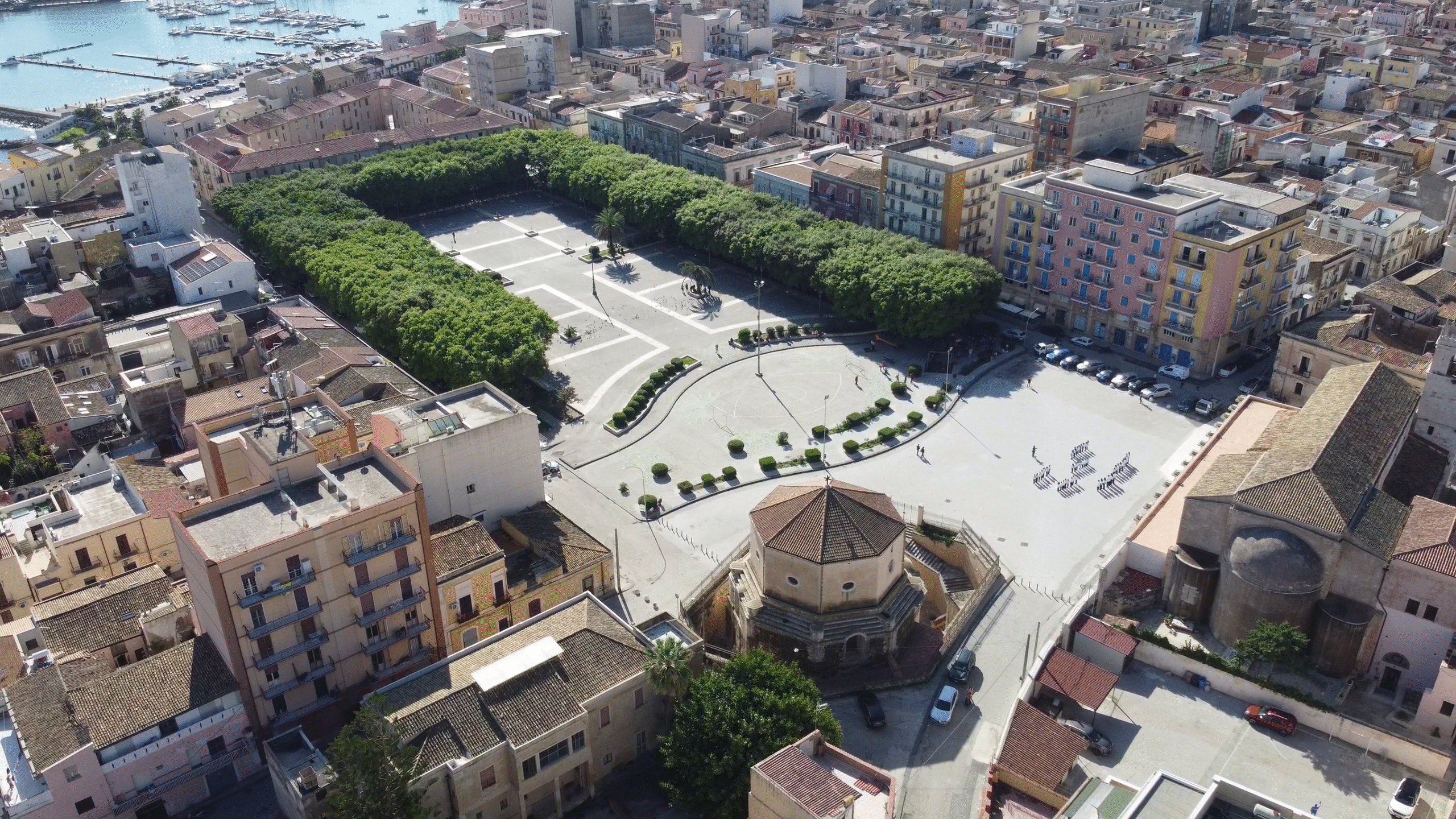 Piazza-Santa-Lucia-alla-Badia-Siracusa-e-Borgata-scaled