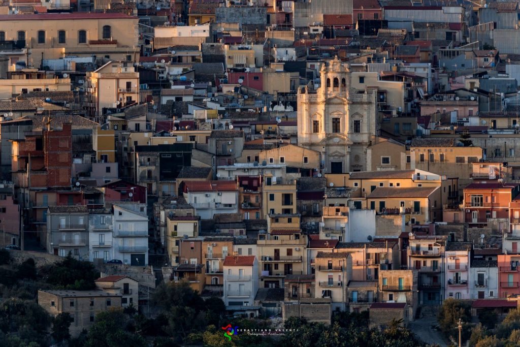 Sortino-Panorama-e-Chiesa-della-Nativita-foto-di-Sebastiano-Valenti-1024×683
