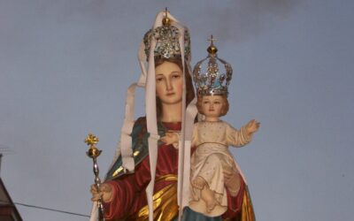 Tra cielo e devozione. Il cuore di Canicattini Bagni batte per la Madre dell’Aiuto