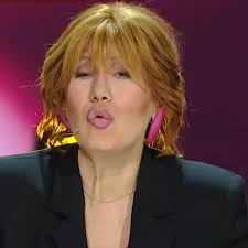 Gabriella Germani a Priolo Gargallo. Lo spettacolo “Ma chi mi credo di essere?” accende il Teatro Comunale