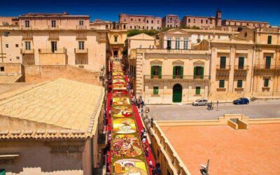 NOTO EXPLOSION. Il Barocco s’infiamma di Pop. Via Nicolaci travolge il mondo con i suoi sedici miti di petali