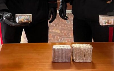Siracusa, fermato con due panetti di hashish | Arrestato un uomo di 67 anni