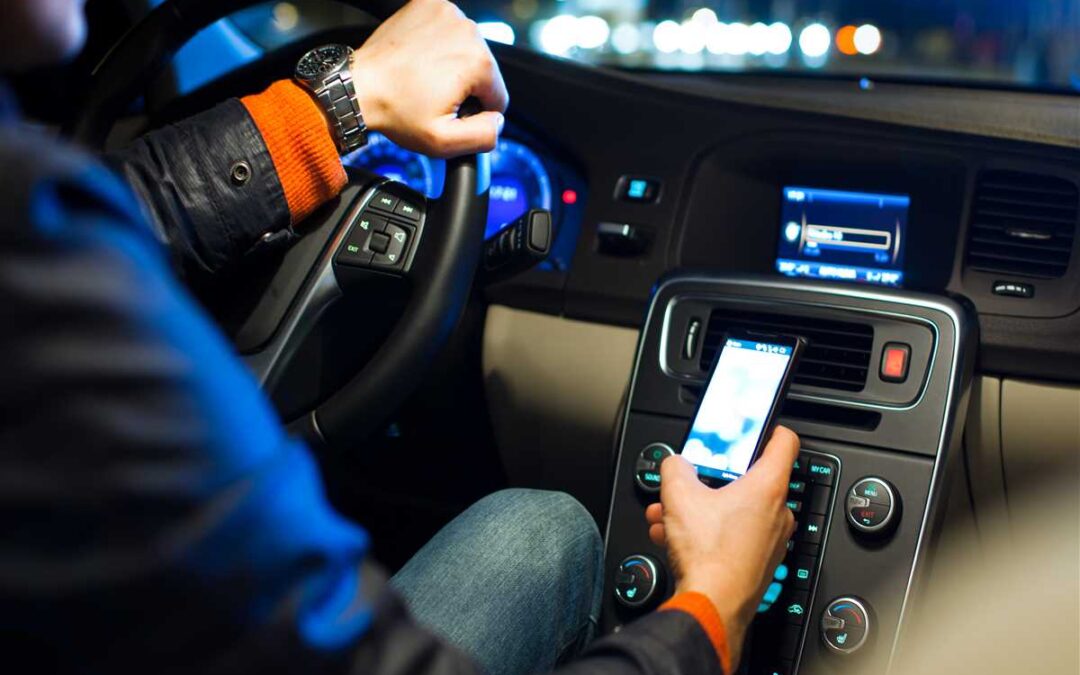 Siracusa | 46 multe e patenti ritirate per uso del cellulare alla guida