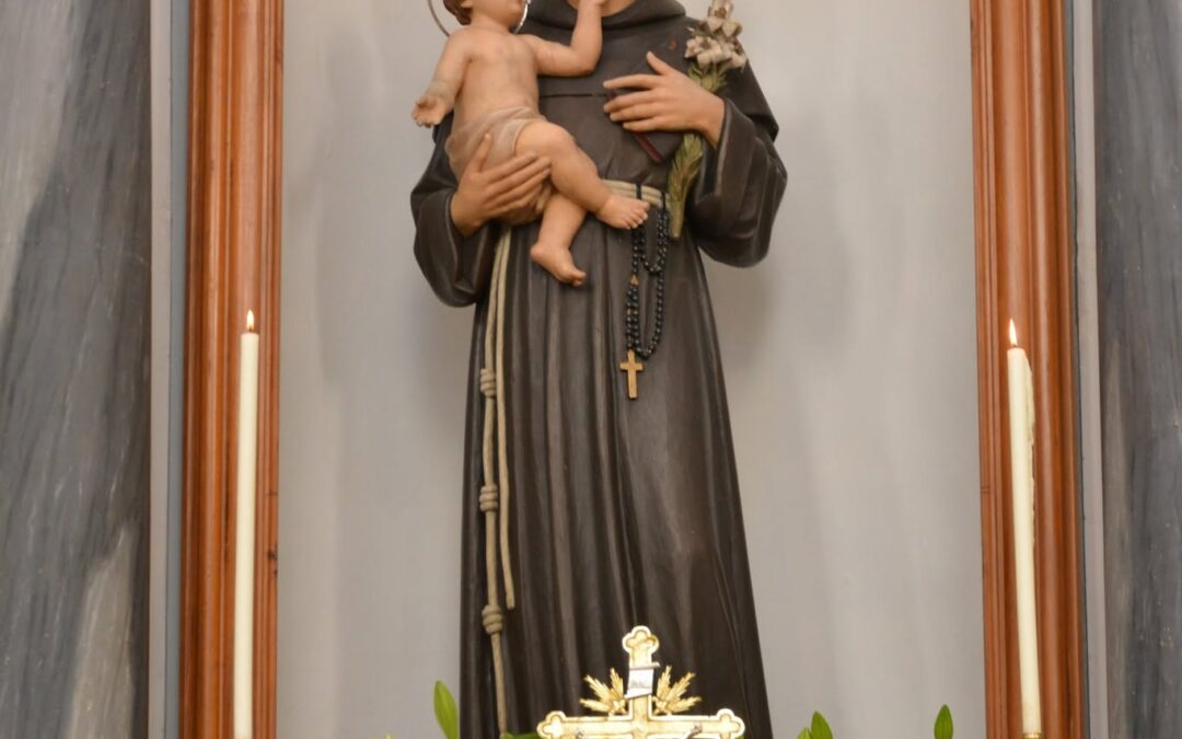 Floridia celebra Sant’Antonio | Chiesa gremita per la S. Messa solenne e la tradizionale benedizione del pane