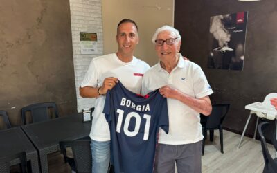 Avola, 56 anni di storia rossoblù | La maglia omaggio al 101enne Michele Borgia, artefice della promozione in Serie D