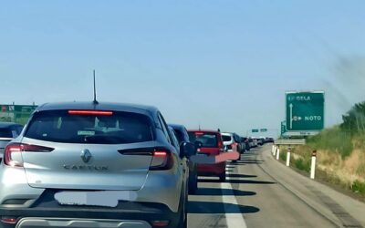 Tricolore, domenica da bollino rosso al Lido di Noto | Traffico e confusione ai varchi d’ingresso