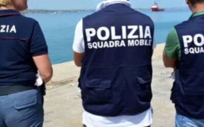 Telefono satellitare, GPS e Starlink nello zaino | Fermato un 29enne dopo lo sbarco di 21 migranti