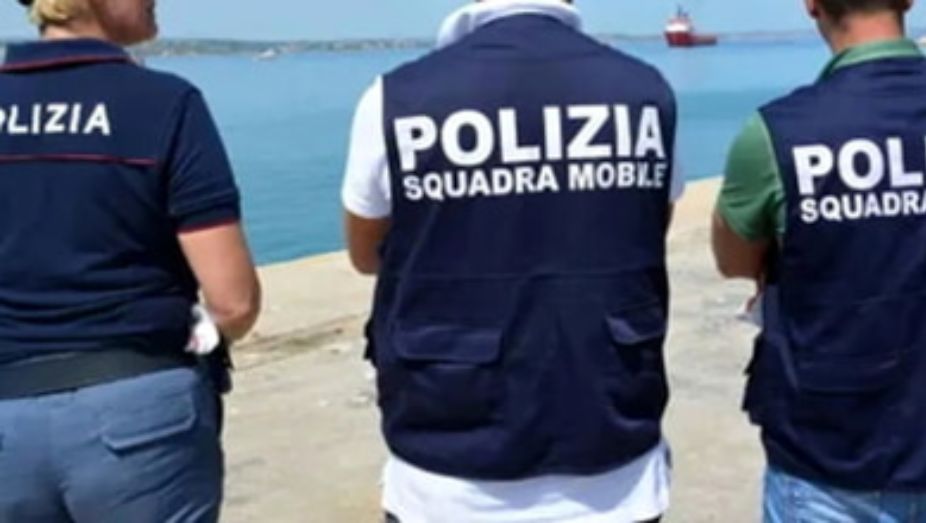 Sbarco-a-Portopalo-fermato-il-presunto-scafista-a-bordo-aveva-anche-un-router-Starlink