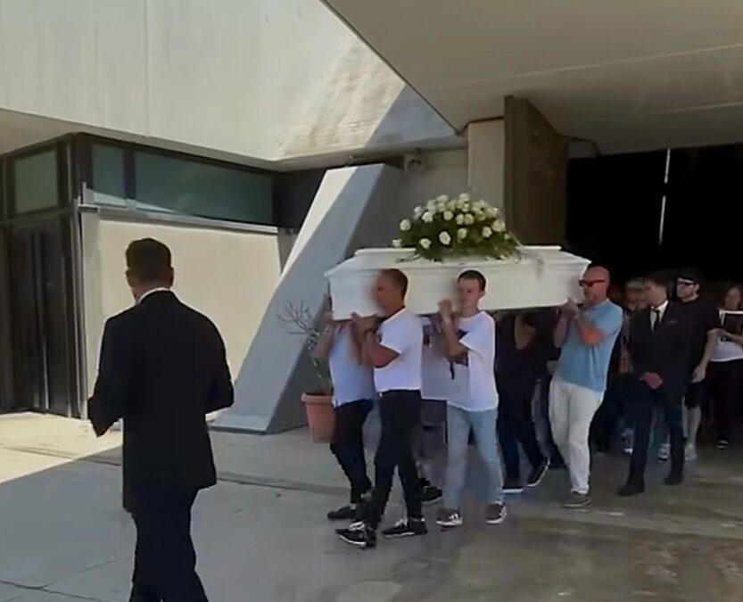 Siracusa | In Santuario, questa mattina, l’ultimo saluto a Davis Aloschi