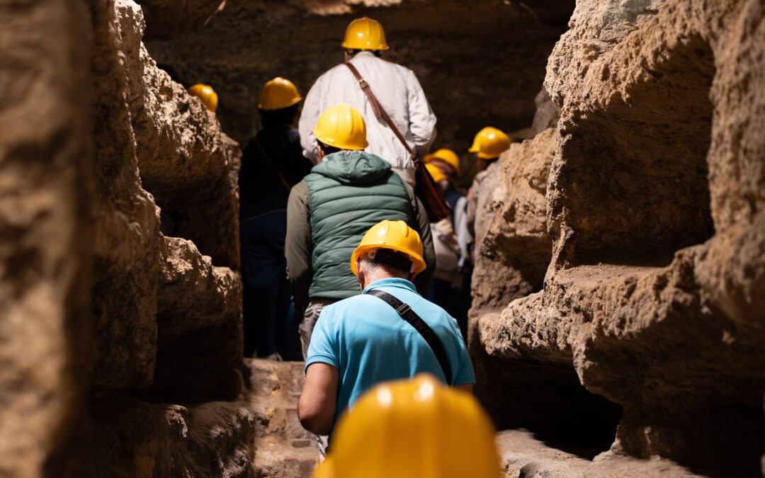 Nelle gallerie sotterranee torna “Dal Buio alla Luce” alle Catacombe di Santa Lucia