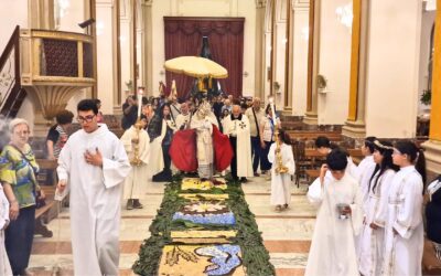 A Macchia di Giarre il Corpus Domini | 14ª Infiorata tra tappeto floreale e processione nella Chiesa Madre