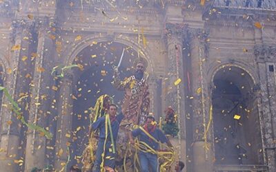 San Paolo | Pochi minuti alla “sciuta”. Migliaia di ‘zareddi sotto il sole allo zenit