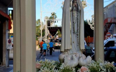 Fra poco la processione nel 60° anniversario della festa della Madonnina di Fatima a Floridia