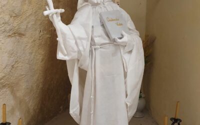 Un omaggio a San Corrado | All’Eremo la statua scolpita da Simone Proietti Migoni