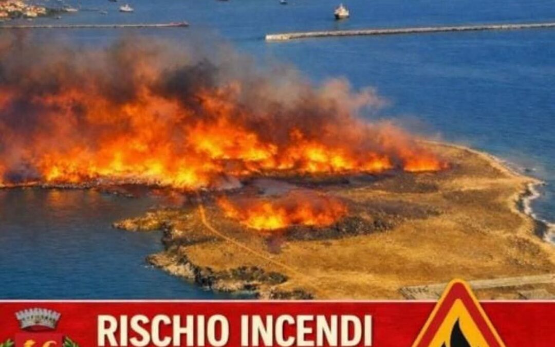 Allerta rossa per incendi e arancione per il caldo | Massima attenzione per la giornata di domani