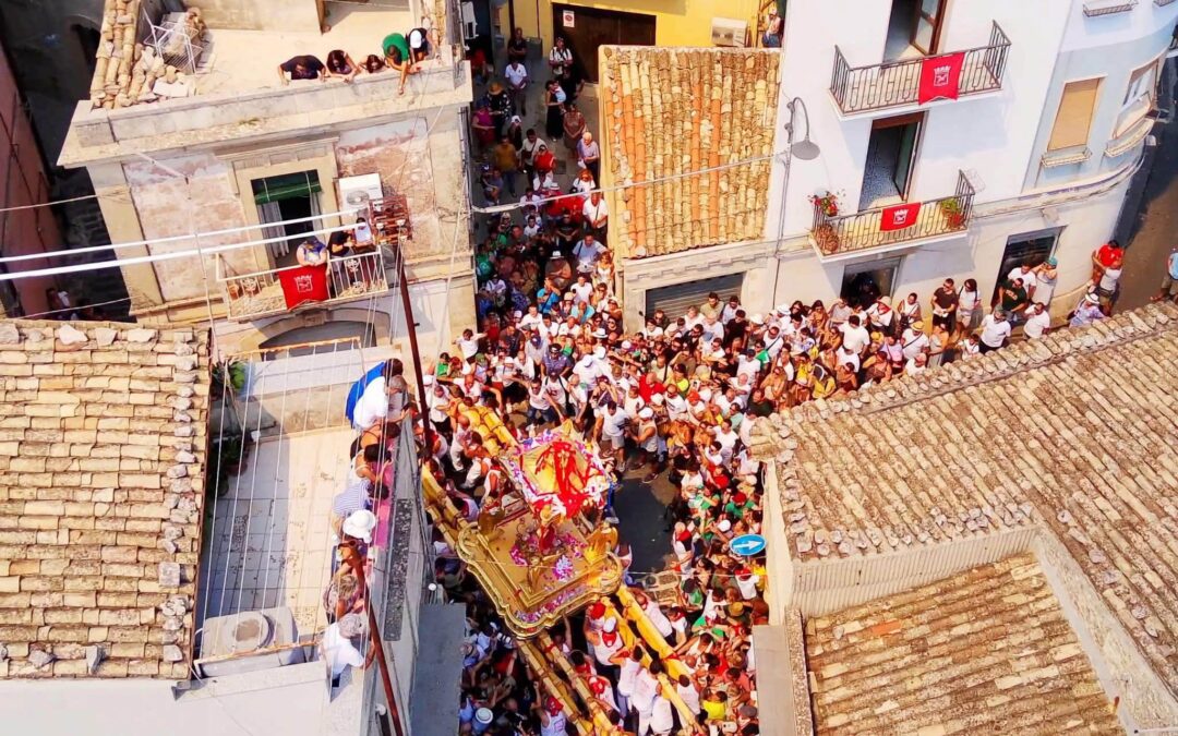 Il 10 Agosto che infiamma la Sicilia | A Palazzolo Acreide, l’ora della trionfale ‘Sciuta’ di San Sebastiano