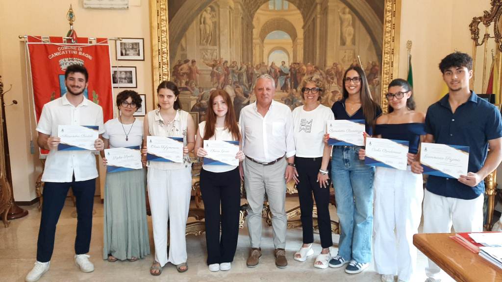 Canicattini Bagni premia i diplomati con 100 e lode | Consegnati gli attestati di merito ai sette centisti