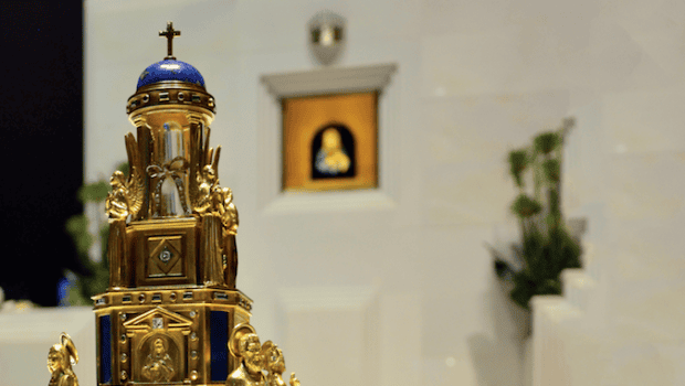 Il-reliquiario-della-Madonna-delle-lacrime-di-Siracusa-e1665655055997