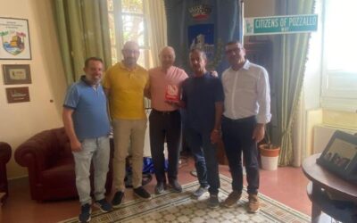 Fillea Cgil omaggia Pozzallo: consegnata una targa al sindaco Ammatuna per l’ospitalità al Forum Euromediterraneo