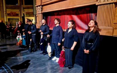 Debutto trionfale per “Tosca e i Pupi siciliani” | Applausi e standing ovation per il Teatro Vaccaro Mauceri
