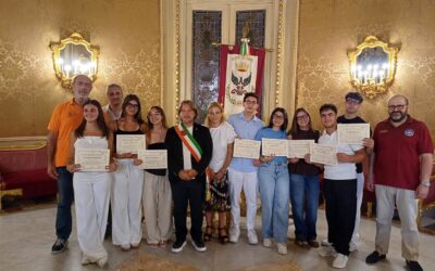 Noto premia le eccellenze del “Matteo Raeli”: attestati ai nove diplomati con il massimo dei voti