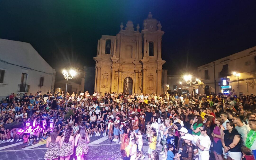 Cardacia 2026 | Ferla fa festa: un borgo intero si maschera per la XI edizione del Carnevale d’Agosto