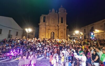Cardacia 2026 | Ferla fa festa: un borgo intero si maschera per la XI edizione del Carnevale d’Agosto