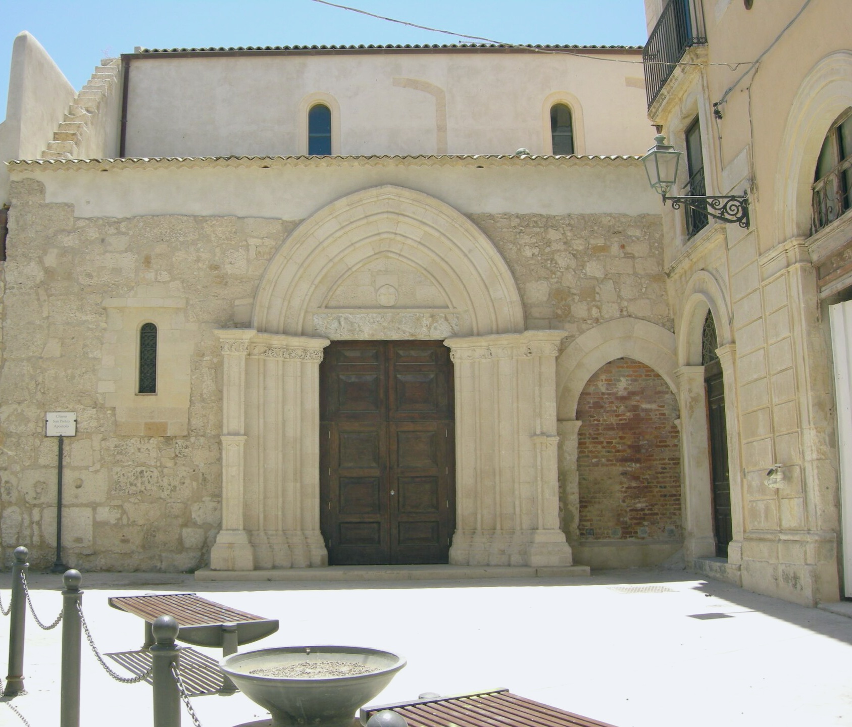 Ortigia,_chiesa_di_san_pietro_apostolo