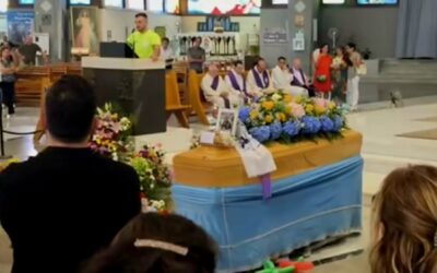 Siracusa, l’ultimo saluto a Franco Neri | Tanta gente in Santuario per i funerali