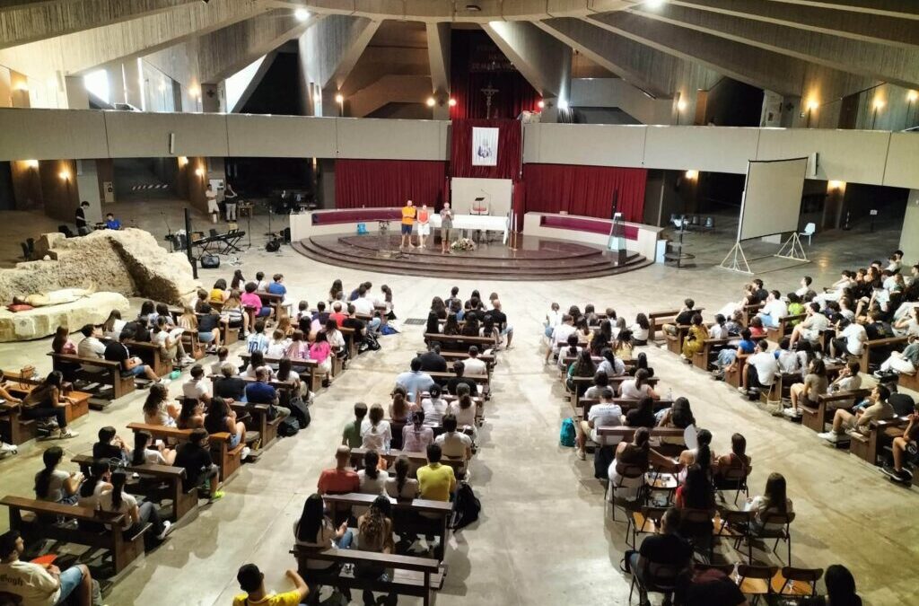 Giovani e fede, il futuro torna a sorridere: da Assisi a Siracusa una generazione che sceglie la speranza