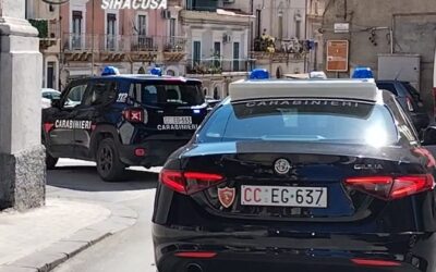 Carlentini, coltivavano marijuana in casa: nei guai un 45enne e la compagna