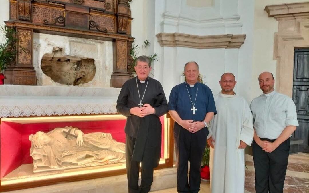 Il Cardinale Betori pellegrino alla tomba di Santa Lucia