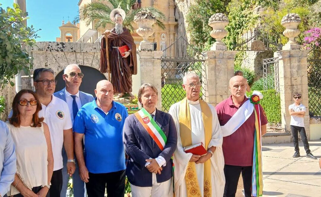 Noto, inaugurata la Via Cav. Paolo Bufalino: omaggio alla memoria e a San Corrado