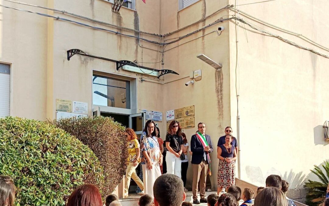 Ferla: il Sindaco Michelangelo Giansiracusa accoglie gli studenti per l’inizio del nuovo anno scolastico
