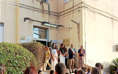 Ferla: il Sindaco Michelangelo Giansiracusa accoglie gli studenti per l’inizio del nuovo anno scolastico