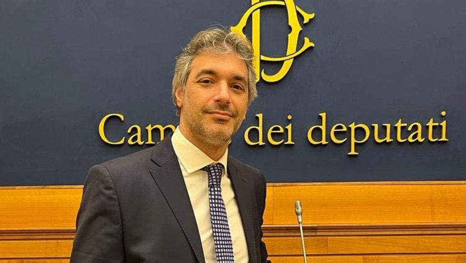 Luca-Cannata-ringrazia-il-Prefetto-Signer-e-saluta-Chiara-Armenia-nuovo-Prefetto-di-Siracusa