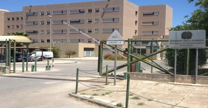 Rivolta nel carcere di Siracusa, Sallemi e Cannata: “Massima attenzione del Governo Meloni, tolleranza zero”