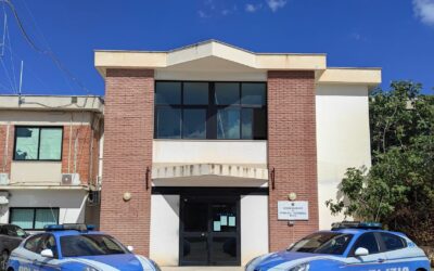 Noto, strappa il borsello a un uomo con disabilità e lo fa cadere a terra: poi ruba un’auto per fuggire. Arrestato 40enne