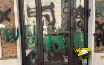 Grave atto vandalico alla tomba dell’alpino Sebastiano Damiano Ville | La dura condanna delle associazioni