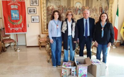 Canicattini Bagni, il MASCI consegna al Sindaco Amenta il materiale scolastico per le famiglie fragili