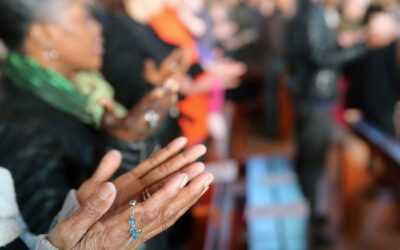 Mani per la Comunità | Come la presenza e l’amore costruiscono la Chiesa